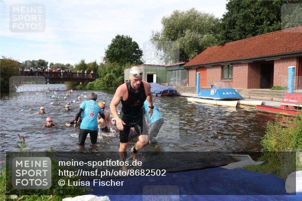 31.08.2025 - Elbe Triathlon Hamburg Luisa Fischer http://msf.ph/oto/8682502 31.08.2025 10:10:42 Schwimmen 942, 960, 965, 968, 998, 1033, 1070, 1078, 1085, 1106 meine-sportfotos.de