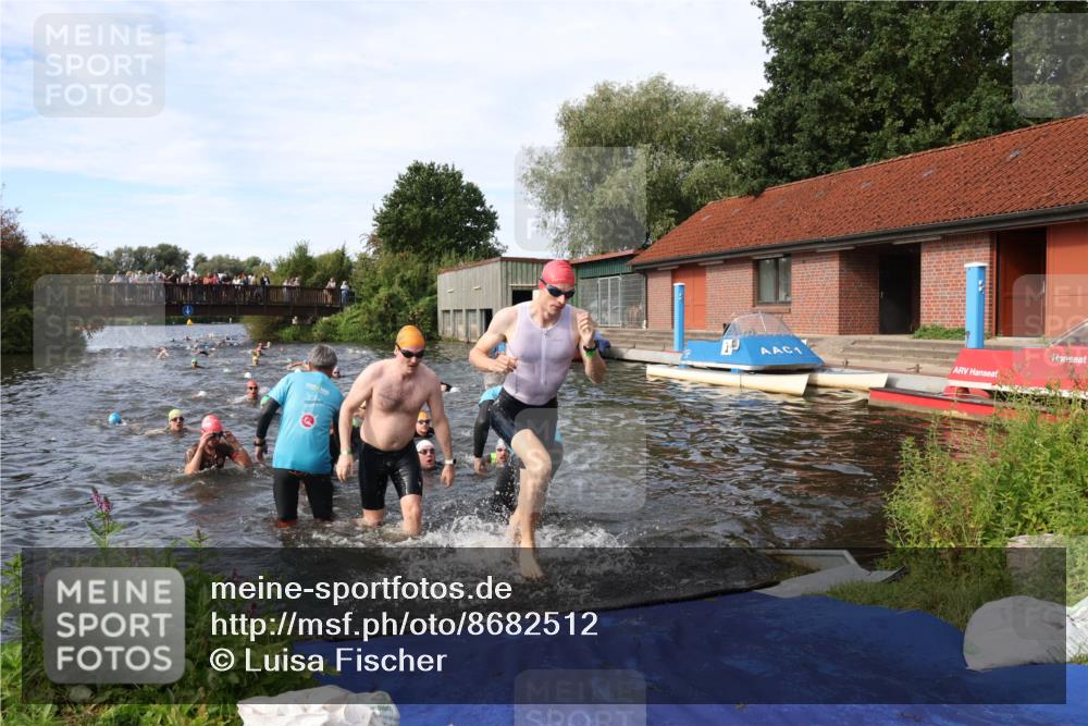 31.08.2025 - Elbe Triathlon Hamburg Luisa Fischer http://msf.ph/oto/8682512 31.08.2025 10:10:44 Schwimmen 950, 960, 965, 968, 971, 998, 1033, 1042, 1070, 1078, 1085, 1106 meine-sportfotos.de