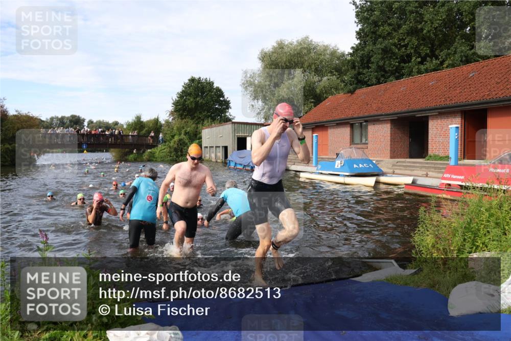 31.08.2025 - Elbe Triathlon Hamburg Luisa Fischer http://msf.ph/oto/8682513 31.08.2025 10:10:44 Schwimmen 950, 960, 965, 968, 971, 998, 1033, 1042, 1070, 1078, 1085, 1106 meine-sportfotos.de