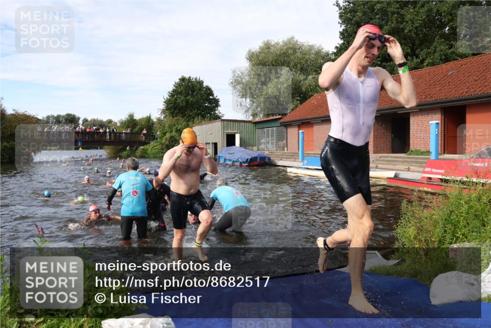 31.08.2025 - Elbe Triathlon Hamburg Luisa Fischer http://msf.ph/oto/8682517 31.08.2025 10:10:45 Schwimmen 950, 960, 965, 968, 971, 998, 1033, 1037, 1042, 1070, 1078, 1085, 1106 meine-sportfotos.de
