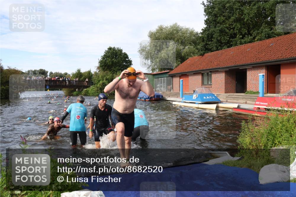 31.08.2025 - Elbe Triathlon Hamburg Luisa Fischer http://msf.ph/oto/8682520 31.08.2025 10:10:45 Schwimmen 950, 960, 965, 968, 971, 998, 1033, 1037, 1042, 1070, 1078, 1085, 1106 meine-sportfotos.de