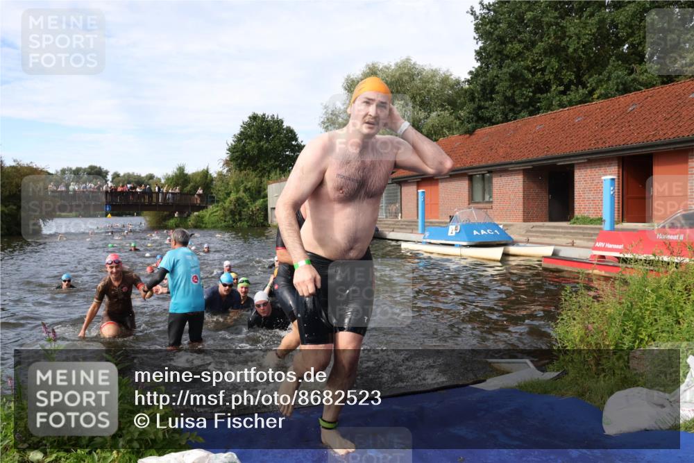 31.08.2025 - Elbe Triathlon Hamburg Luisa Fischer http://msf.ph/oto/8682523 31.08.2025 10:10:46 Schwimmen 950, 960, 965, 968, 971, 998, 1009, 1033, 1037, 1042, 1070, 1078, 1085, 1106 meine-sportfotos.de