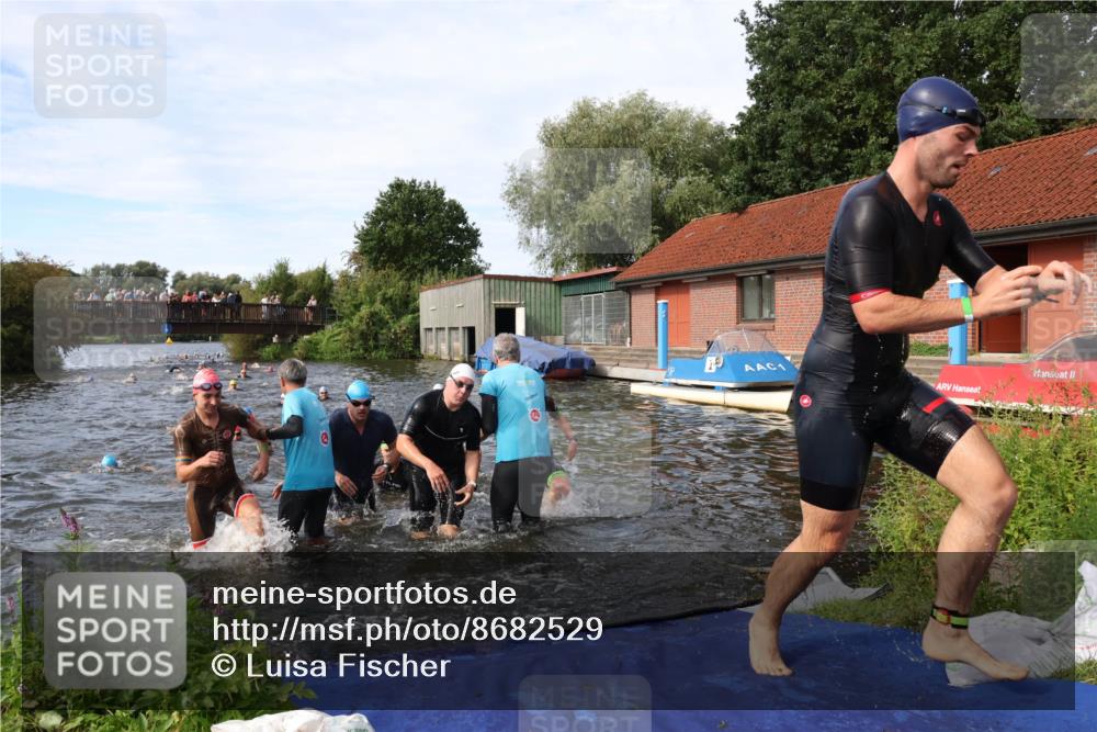 31.08.2025 - Elbe Triathlon Hamburg Luisa Fischer http://msf.ph/oto/8682529 31.08.2025 10:10:47 Schwimmen 950, 960, 965, 968, 971, 998, 1005, 1009, 1033, 1037, 1042, 1070, 1077, 1078, 1106 meine-sportfotos.de