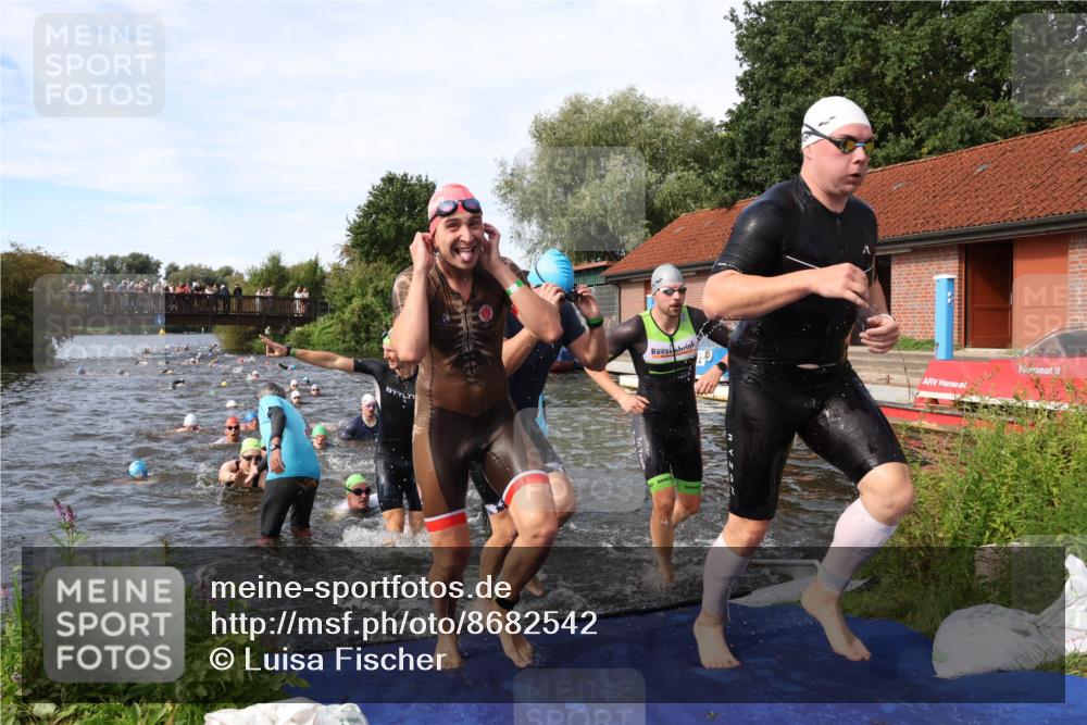 31.08.2025 - Elbe Triathlon Hamburg Luisa Fischer http://msf.ph/oto/8682542 31.08.2025 10:10:49 Schwimmen 947, 950, 960, 965, 968, 971, 998, 1005, 1009, 1024, 1033, 1037, 1042, 1070, 1077, 1078, 1081, 1106 meine-sportfotos.de