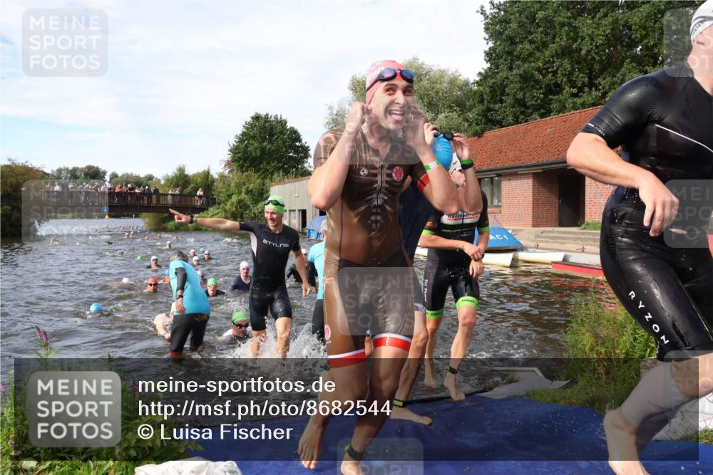 31.08.2025 - Elbe Triathlon Hamburg Luisa Fischer http://msf.ph/oto/8682544 31.08.2025 10:10:50 Schwimmen 947, 950, 960, 965, 968, 971, 974, 998, 1005, 1009, 1024, 1033, 1037, 1042, 1070, 1077, 1081, 1106 meine-sportfotos.de