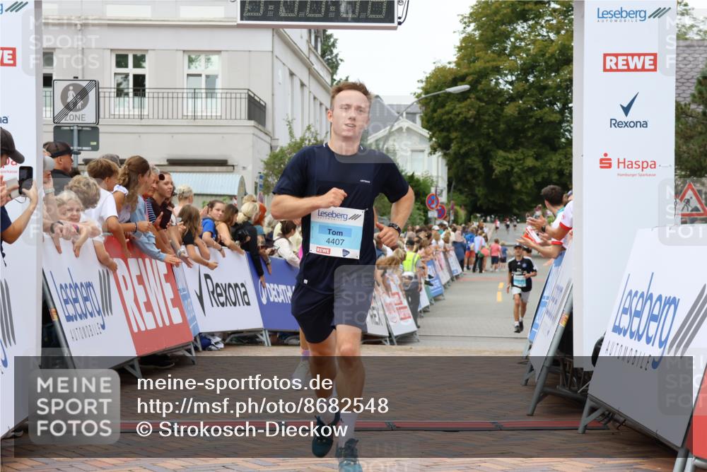 31.08.2025 - 21. Blankeneser Heldenlauf Strokosch-Dieckow http://msf.ph/oto/8682548 31.08.2025 12:04:49 Ziel 4411, 4407 meine-sportfotos.de