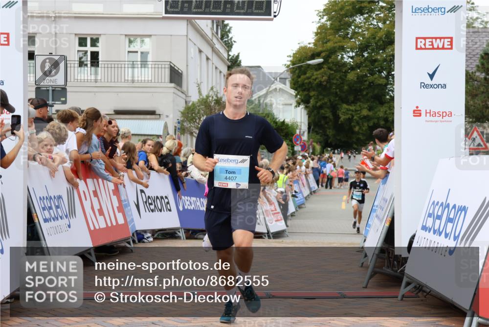 31.08.2025 - 21. Blankeneser Heldenlauf Strokosch-Dieckow http://msf.ph/oto/8682555 31.08.2025 12:04:49 Ziel 4411, 4407 meine-sportfotos.de