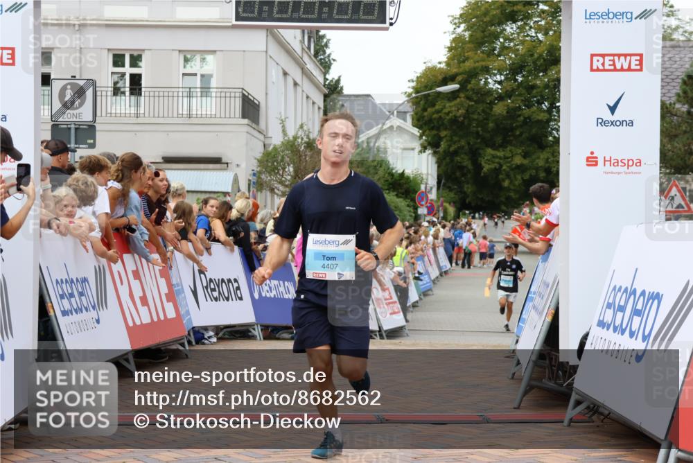 31.08.2025 - 21. Blankeneser Heldenlauf Strokosch-Dieckow http://msf.ph/oto/8682562 31.08.2025 12:04:49 Ziel 4411, 4407 meine-sportfotos.de
