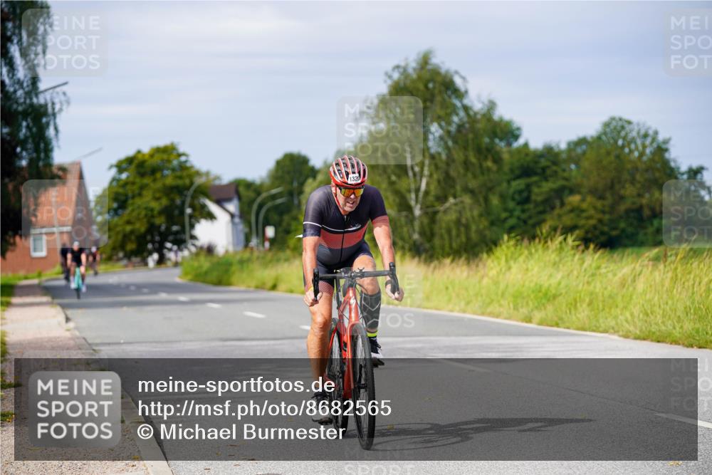 31.08.2025 - Elbe Triathlon Hamburg Michael Burmester http://msf.ph/oto/8682565 31.08.2025 11:03:57 Radfahren 1311, 1320, 1536, 1586 meine-sportfotos.de