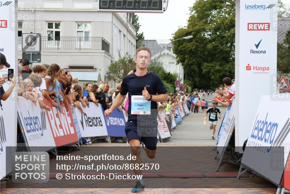 31.08.2025 - 21. Blankeneser Heldenlauf Strokosch-Dieckow http://msf.ph/oto/8682570 31.08.2025 12:04:49 Ziel 4411, 4407 meine-sportfotos.de