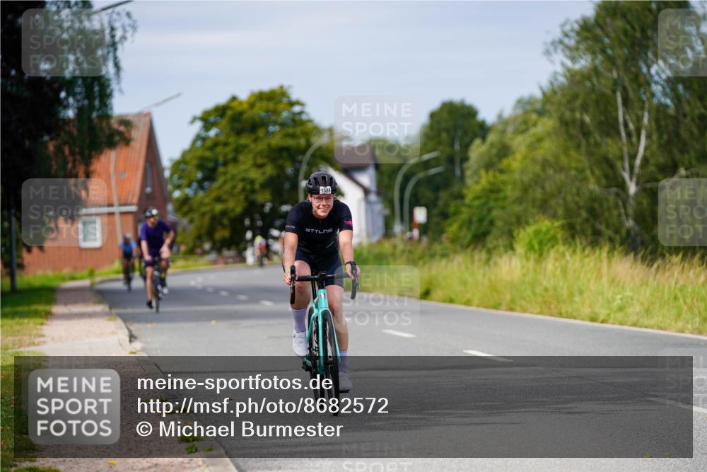 31.08.2025 - Elbe Triathlon Hamburg Michael Burmester http://msf.ph/oto/8682572 31.08.2025 11:04:02 Radfahren 1267, 1571, 1586 meine-sportfotos.de