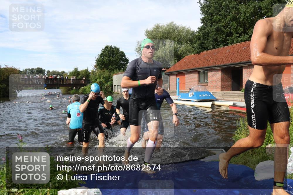 31.08.2025 - Elbe Triathlon Hamburg Luisa Fischer http://msf.ph/oto/8682574 31.08.2025 10:10:56 Schwimmen 947, 950, 961, 971, 974, 984, 1005, 1009, 1024, 1037, 1042, 1051, 1077, 1081 meine-sportfotos.de