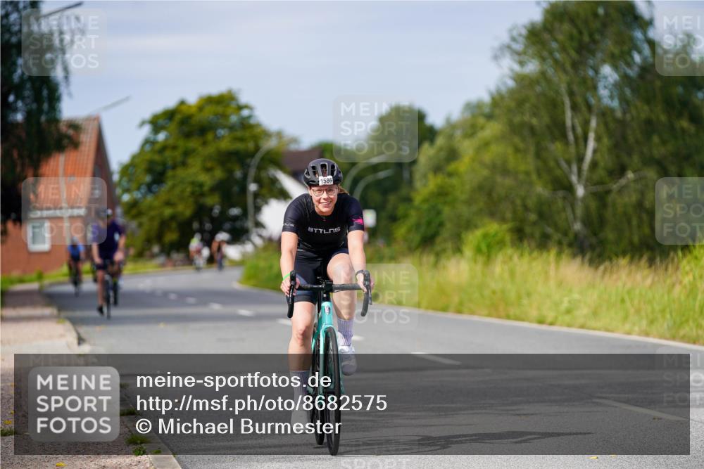 31.08.2025 - Elbe Triathlon Hamburg Michael Burmester http://msf.ph/oto/8682575 31.08.2025 11:04:02 Radfahren 1267, 1571, 1586 meine-sportfotos.de