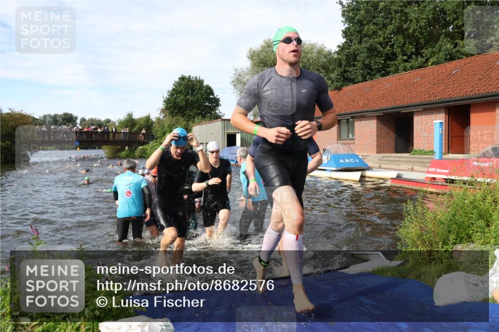 31.08.2025 - Elbe Triathlon Hamburg Luisa Fischer http://msf.ph/oto/8682576 31.08.2025 10:10:56 Schwimmen 947, 950, 961, 971, 974, 984, 1005, 1009, 1024, 1037, 1042, 1051, 1077, 1081 meine-sportfotos.de