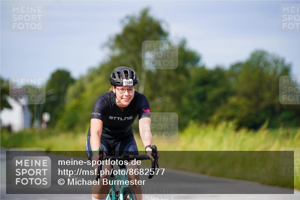 31.08.2025 - Elbe Triathlon Hamburg Michael Burmester http://msf.ph/oto/8682577 31.08.2025 11:04:03 Radfahren 1267, 1571, 1586 meine-sportfotos.de