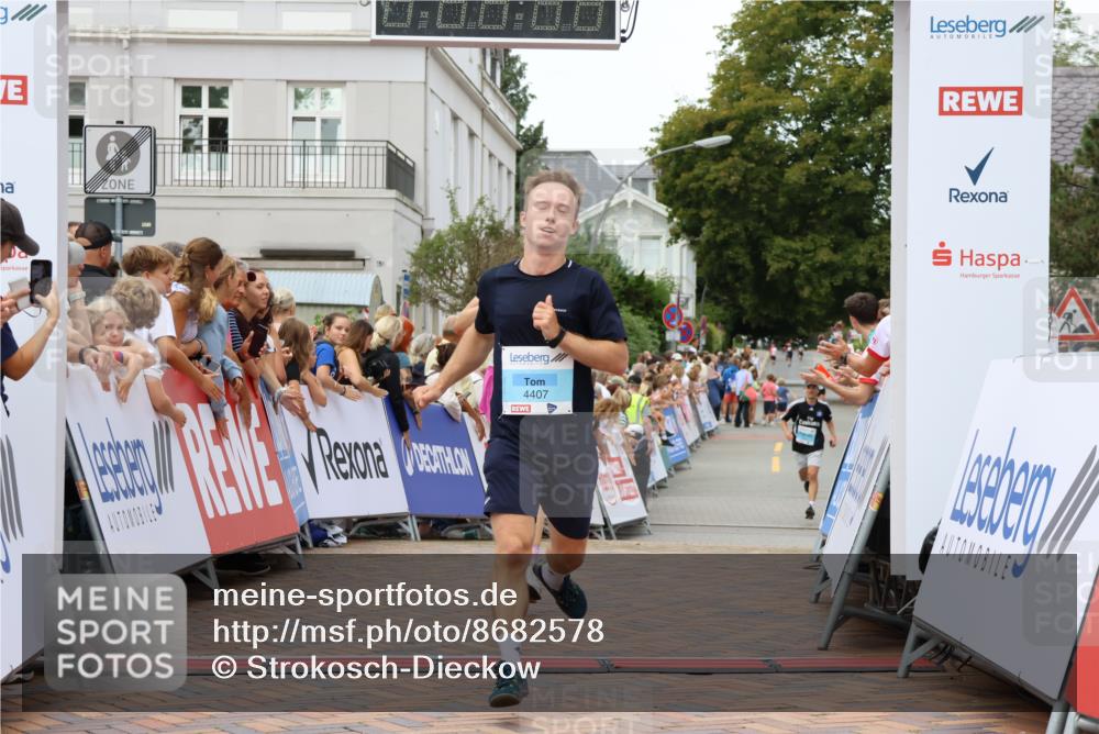 31.08.2025 - 21. Blankeneser Heldenlauf Strokosch-Dieckow http://msf.ph/oto/8682578 31.08.2025 12:04:49 Ziel 4411, 4407 meine-sportfotos.de