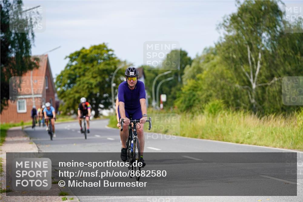 31.08.2025 - Elbe Triathlon Hamburg Michael Burmester http://msf.ph/oto/8682580 31.08.2025 11:04:07 Radfahren 1267, 1316, 1571, 1586 meine-sportfotos.de