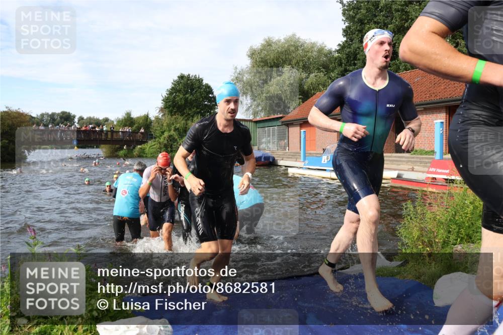 31.08.2025 - Elbe Triathlon Hamburg Luisa Fischer http://msf.ph/oto/8682581 31.08.2025 10:10:57 Schwimmen 939, 947, 950, 961, 971, 974, 984, 1005, 1009, 1024, 1037, 1042, 1051, 1063, 1077, 1081 meine-sportfotos.de