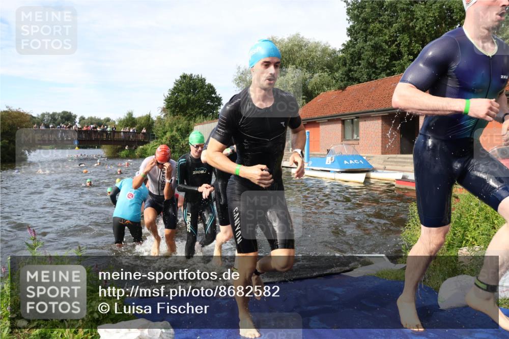 31.08.2025 - Elbe Triathlon Hamburg Luisa Fischer http://msf.ph/oto/8682582 31.08.2025 10:10:57 Schwimmen 939, 947, 950, 961, 971, 974, 984, 1005, 1009, 1024, 1037, 1042, 1051, 1063, 1077, 1081 meine-sportfotos.de