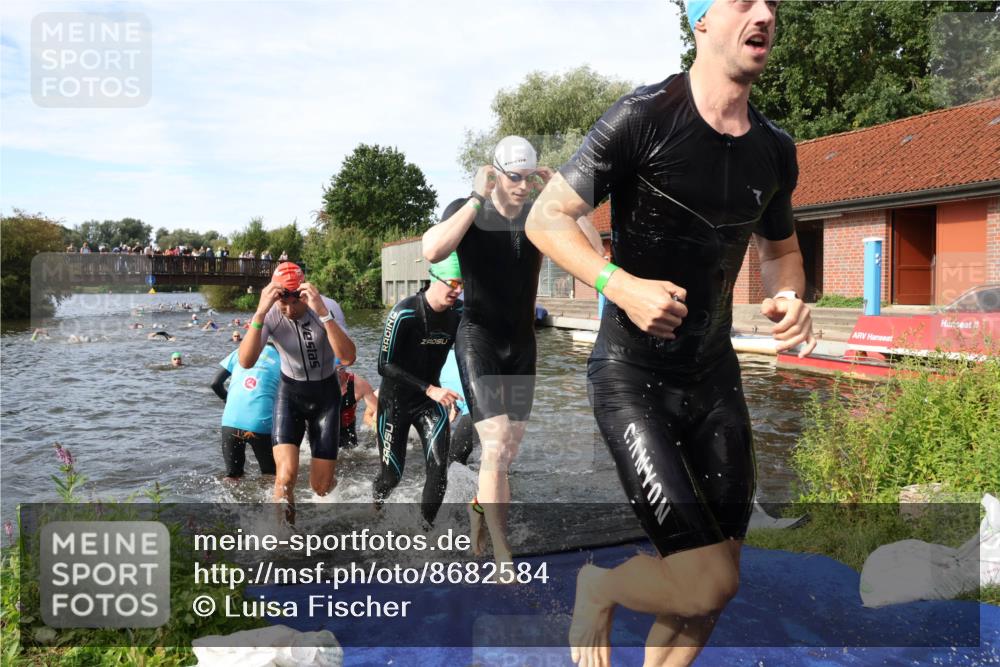 31.08.2025 - Elbe Triathlon Hamburg Luisa Fischer http://msf.ph/oto/8682584 31.08.2025 10:10:57 Schwimmen 939, 947, 950, 961, 971, 974, 984, 1005, 1009, 1024, 1037, 1042, 1051, 1063, 1077, 1081 meine-sportfotos.de
