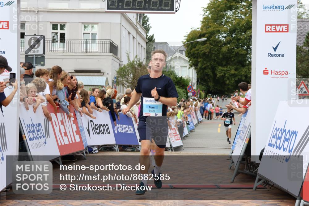 31.08.2025 - 21. Blankeneser Heldenlauf Strokosch-Dieckow http://msf.ph/oto/8682585 31.08.2025 12:04:49 Ziel 4411, 4407 meine-sportfotos.de