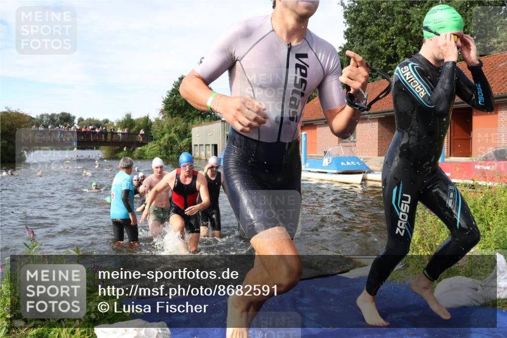 31.08.2025 - Elbe Triathlon Hamburg Luisa Fischer http://msf.ph/oto/8682591 31.08.2025 10:10:59 Schwimmen 939, 947, 955, 961, 974, 984, 1005, 1009, 1024, 1037, 1051, 1063, 1077, 1081 meine-sportfotos.de
