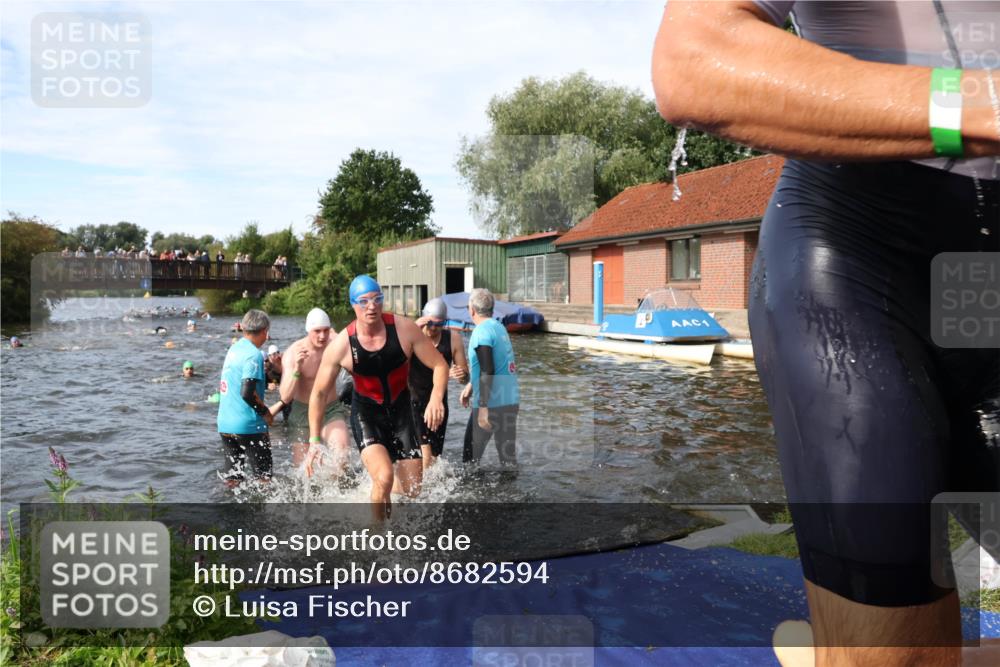 31.08.2025 - Elbe Triathlon Hamburg Luisa Fischer http://msf.ph/oto/8682594 31.08.2025 10:10:59 Schwimmen 939, 947, 955, 961, 974, 984, 1005, 1009, 1024, 1037, 1051, 1063, 1077, 1081 meine-sportfotos.de