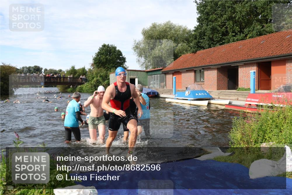 31.08.2025 - Elbe Triathlon Hamburg Luisa Fischer http://msf.ph/oto/8682596 31.08.2025 10:10:59 Schwimmen 939, 947, 955, 961, 974, 984, 1005, 1009, 1024, 1037, 1051, 1063, 1077, 1081 meine-sportfotos.de