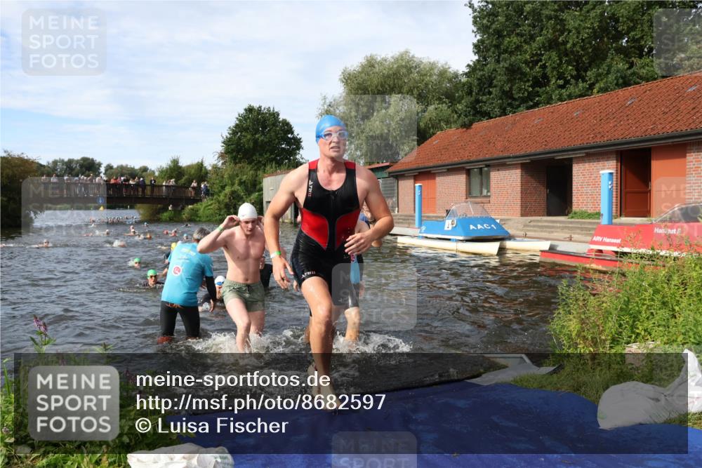 31.08.2025 - Elbe Triathlon Hamburg Luisa Fischer http://msf.ph/oto/8682597 31.08.2025 10:11:00 Schwimmen 939, 947, 955, 961, 974, 984, 1005, 1009, 1024, 1051, 1063, 1077, 1081, 1099 meine-sportfotos.de