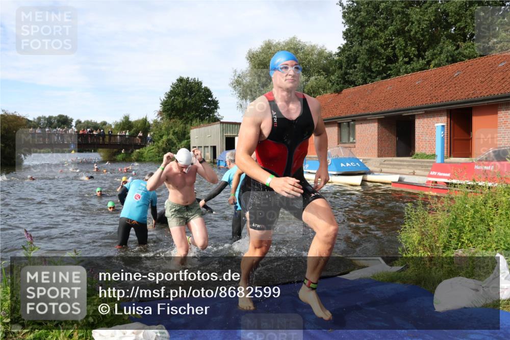 31.08.2025 - Elbe Triathlon Hamburg Luisa Fischer http://msf.ph/oto/8682599 31.08.2025 10:11:00 Schwimmen 939, 947, 955, 961, 974, 984, 1005, 1009, 1024, 1051, 1063, 1077, 1081, 1099 meine-sportfotos.de