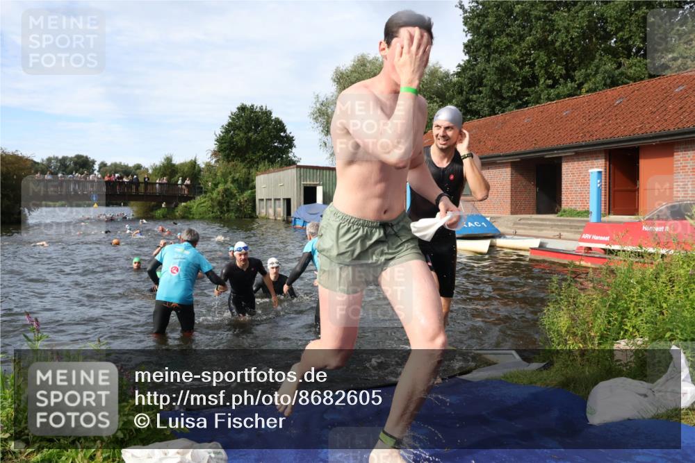 31.08.2025 - Elbe Triathlon Hamburg Luisa Fischer http://msf.ph/oto/8682605 31.08.2025 10:11:01 Schwimmen 939, 947, 955, 961, 974, 984, 1000, 1005, 1024, 1051, 1063, 1077, 1081, 1099 meine-sportfotos.de