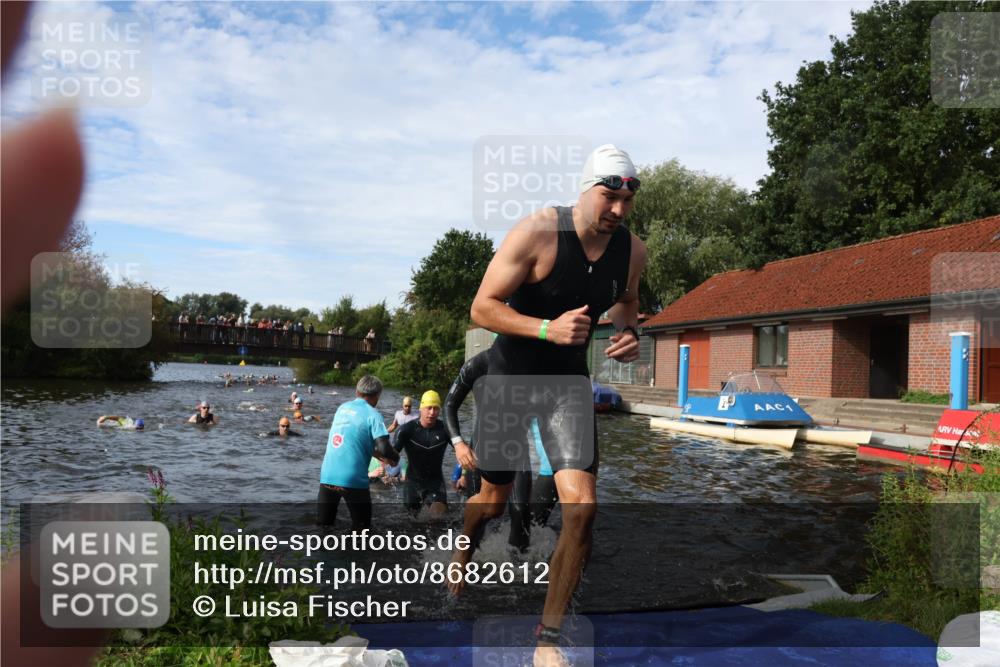 31.08.2025 - Elbe Triathlon Hamburg Luisa Fischer http://msf.ph/oto/8682612 31.08.2025 10:11:10 Schwimmen 936, 939, 953, 955, 978, 1000, 1063, 1074, 1099 meine-sportfotos.de