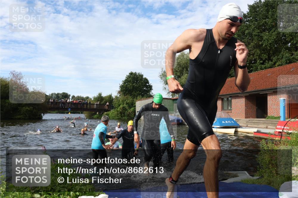31.08.2025 - Elbe Triathlon Hamburg Luisa Fischer http://msf.ph/oto/8682613 31.08.2025 10:11:10 Schwimmen 936, 939, 953, 955, 978, 1000, 1063, 1074, 1099 meine-sportfotos.de