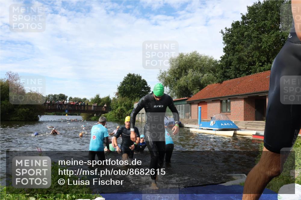 31.08.2025 - Elbe Triathlon Hamburg Luisa Fischer http://msf.ph/oto/8682615 31.08.2025 10:11:11 Schwimmen 936, 939, 953, 955, 978, 1000, 1063, 1074, 1095, 1099 meine-sportfotos.de