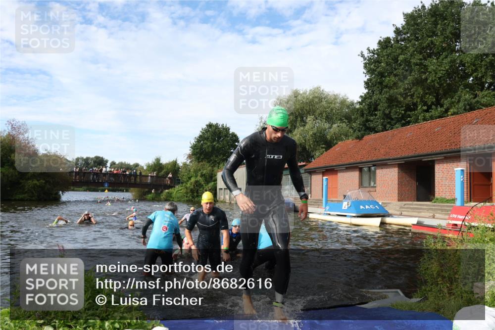 31.08.2025 - Elbe Triathlon Hamburg Luisa Fischer http://msf.ph/oto/8682616 31.08.2025 10:11:11 Schwimmen 936, 939, 953, 955, 978, 1000, 1063, 1074, 1095, 1099 meine-sportfotos.de