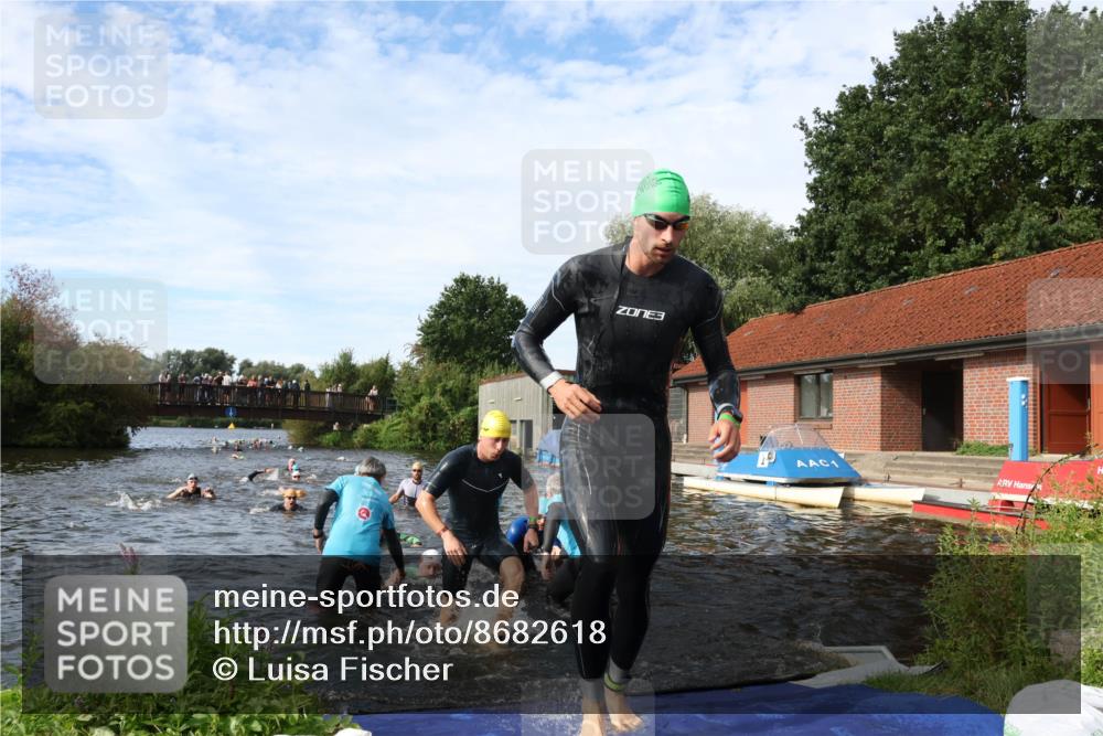 31.08.2025 - Elbe Triathlon Hamburg Luisa Fischer http://msf.ph/oto/8682618 31.08.2025 10:11:11 Schwimmen 936, 939, 953, 955, 978, 1000, 1063, 1074, 1095, 1099 meine-sportfotos.de