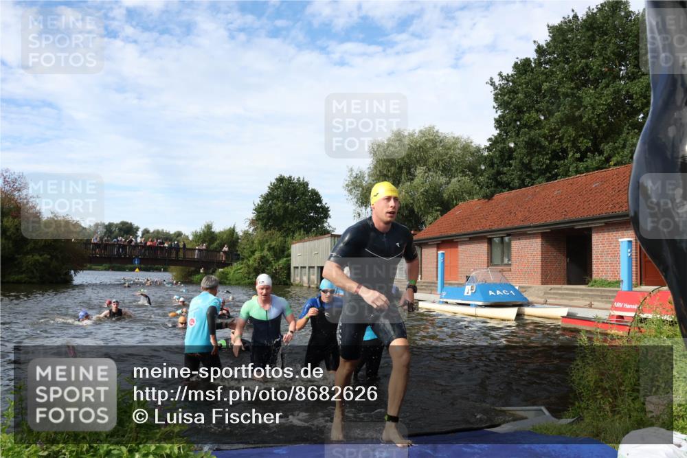31.08.2025 - Elbe Triathlon Hamburg Luisa Fischer http://msf.ph/oto/8682626 31.08.2025 10:11:12 Schwimmen 936, 953, 955, 978, 1000, 1049, 1074, 1095, 1099 meine-sportfotos.de