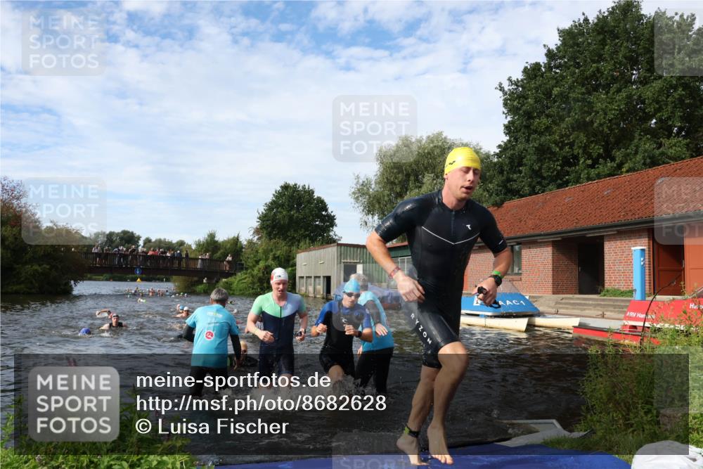 31.08.2025 - Elbe Triathlon Hamburg Luisa Fischer http://msf.ph/oto/8682628 31.08.2025 10:11:13 Schwimmen 936, 953, 978, 1000, 1049, 1074, 1095, 1099 meine-sportfotos.de