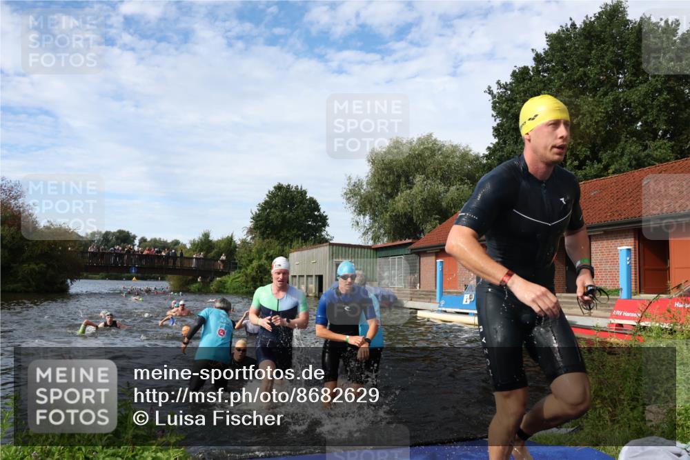 31.08.2025 - Elbe Triathlon Hamburg Luisa Fischer http://msf.ph/oto/8682629 31.08.2025 10:11:13 Schwimmen 936, 953, 978, 1000, 1049, 1074, 1095, 1099 meine-sportfotos.de
