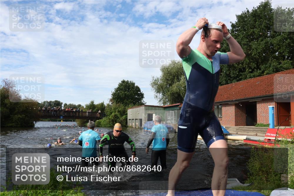31.08.2025 - Elbe Triathlon Hamburg Luisa Fischer http://msf.ph/oto/8682640 31.08.2025 10:11:15 Schwimmen 936, 953, 978, 1000, 1049, 1074, 1095, 1097 meine-sportfotos.de