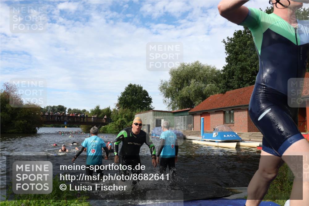 31.08.2025 - Elbe Triathlon Hamburg Luisa Fischer http://msf.ph/oto/8682641 31.08.2025 10:11:15 Schwimmen 936, 953, 978, 1000, 1049, 1074, 1095, 1097 meine-sportfotos.de
