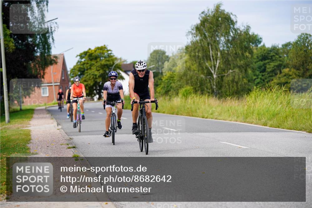 31.08.2025 - Elbe Triathlon Hamburg Michael Burmester http://msf.ph/oto/8682642 31.08.2025 11:04:42 Radfahren 1336, 1510, 1521, 1545, 1546, 1552 meine-sportfotos.de