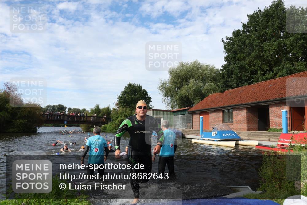 31.08.2025 - Elbe Triathlon Hamburg Luisa Fischer http://msf.ph/oto/8682643 31.08.2025 10:11:16 Schwimmen 936, 953, 978, 1049, 1074, 1095, 1097 meine-sportfotos.de