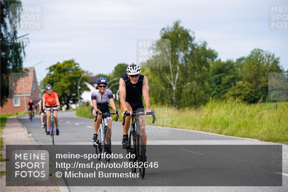 31.08.2025 - Elbe Triathlon Hamburg Michael Burmester http://msf.ph/oto/8682646 31.08.2025 11:04:42 Radfahren 1336, 1510, 1521, 1545, 1546, 1552 meine-sportfotos.de