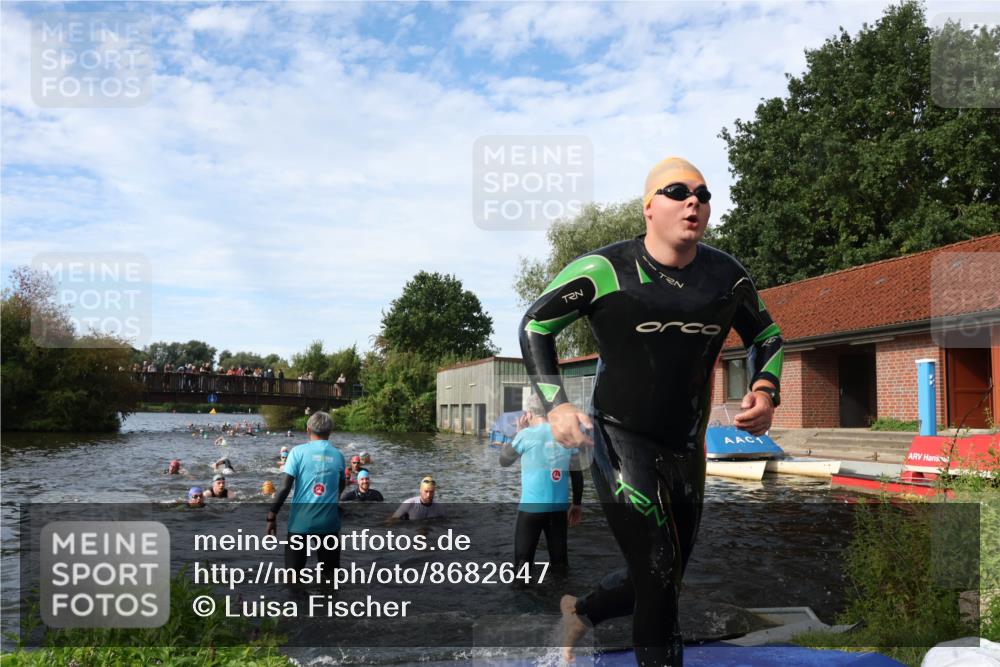 31.08.2025 - Elbe Triathlon Hamburg Luisa Fischer http://msf.ph/oto/8682647 31.08.2025 10:11:16 Schwimmen 936, 953, 978, 1049, 1074, 1095, 1097 meine-sportfotos.de