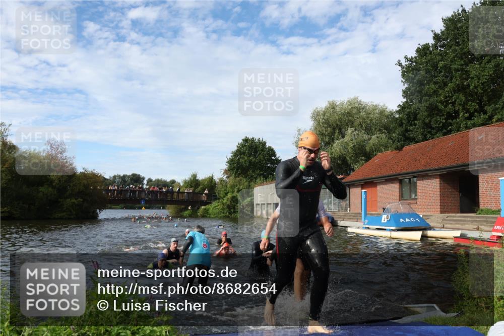 31.08.2025 - Elbe Triathlon Hamburg Luisa Fischer http://msf.ph/oto/8682654 31.08.2025 10:11:21 Schwimmen 975, 983, 996, 1001, 1049, 1083, 1095, 1097, 1107 meine-sportfotos.de