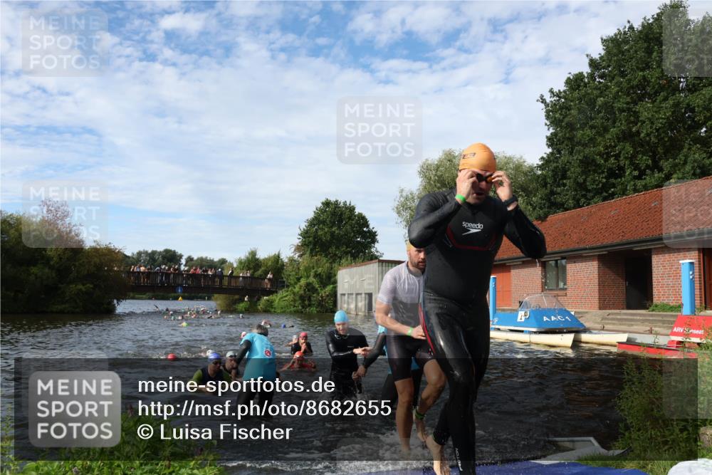 31.08.2025 - Elbe Triathlon Hamburg Luisa Fischer http://msf.ph/oto/8682655 31.08.2025 10:11:21 Schwimmen 975, 983, 996, 1001, 1049, 1083, 1095, 1097, 1107 meine-sportfotos.de
