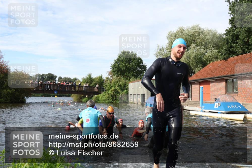 31.08.2025 - Elbe Triathlon Hamburg Luisa Fischer http://msf.ph/oto/8682659 31.08.2025 10:11:23 Schwimmen 975, 983, 996, 1001, 1049, 1065, 1083, 1095, 1097, 1107 meine-sportfotos.de