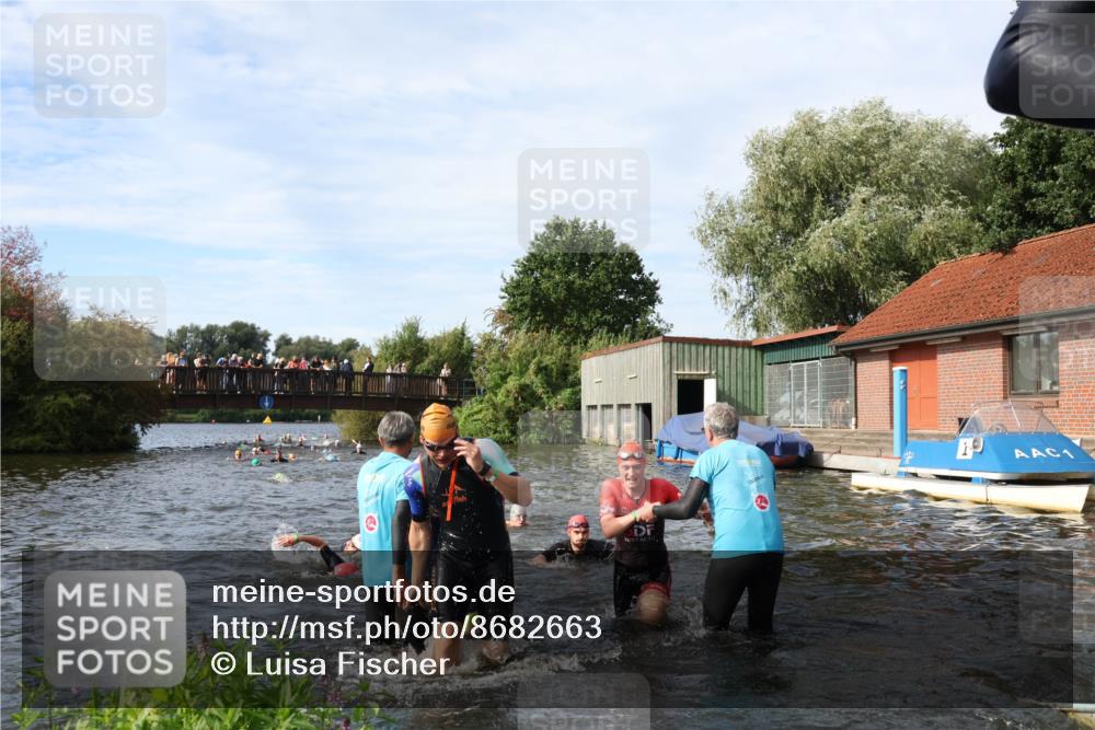 31.08.2025 - Elbe Triathlon Hamburg Luisa Fischer http://msf.ph/oto/8682663 31.08.2025 10:11:25 Schwimmen 957, 975, 983, 996, 1001, 1049, 1065, 1083, 1095, 1097, 1107 meine-sportfotos.de