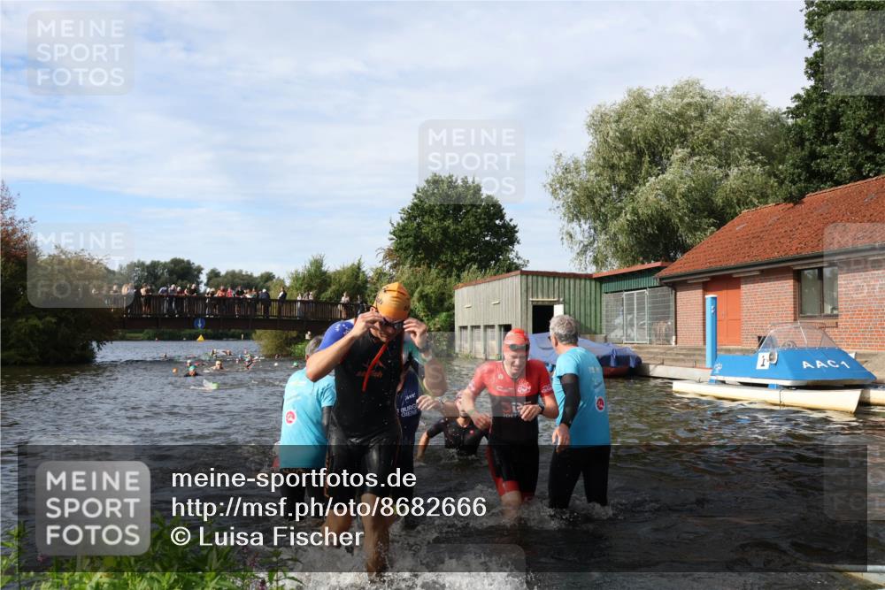 31.08.2025 - Elbe Triathlon Hamburg Luisa Fischer http://msf.ph/oto/8682666 31.08.2025 10:11:25 Schwimmen 957, 975, 983, 996, 1001, 1049, 1065, 1083, 1095, 1097, 1107 meine-sportfotos.de
